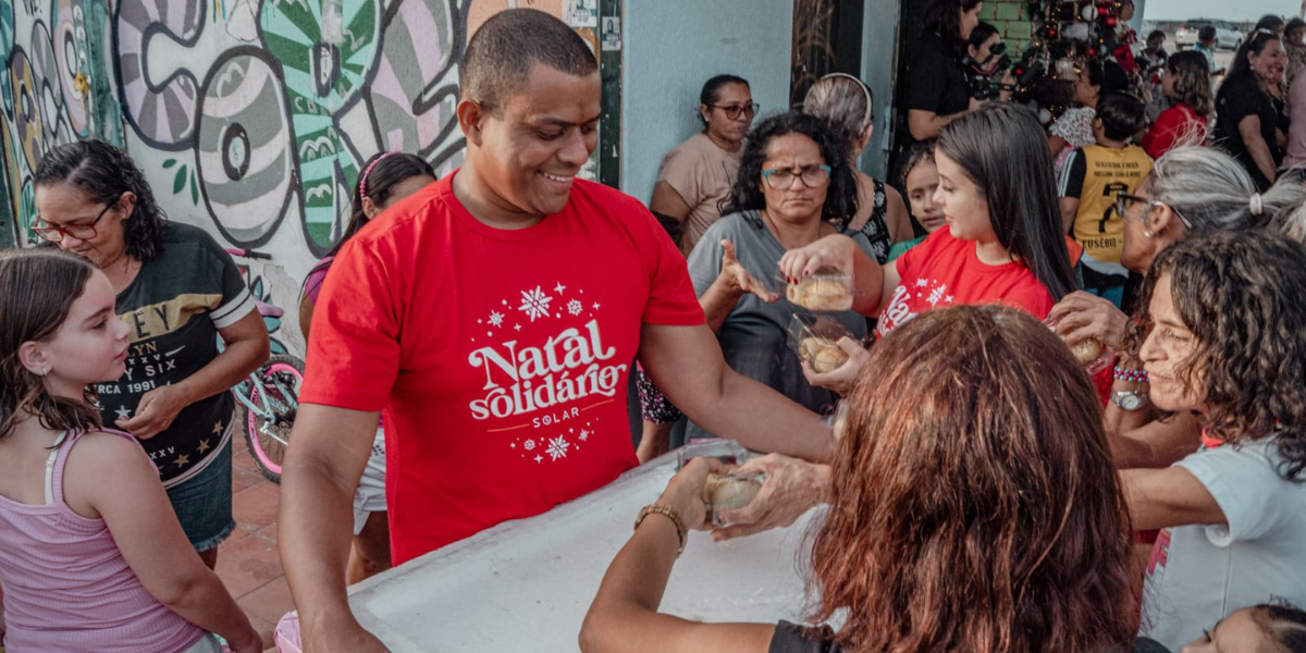 Solar Coca Cola E Seas Realizam Ceia Natalina Para Pessoas Em Situa O