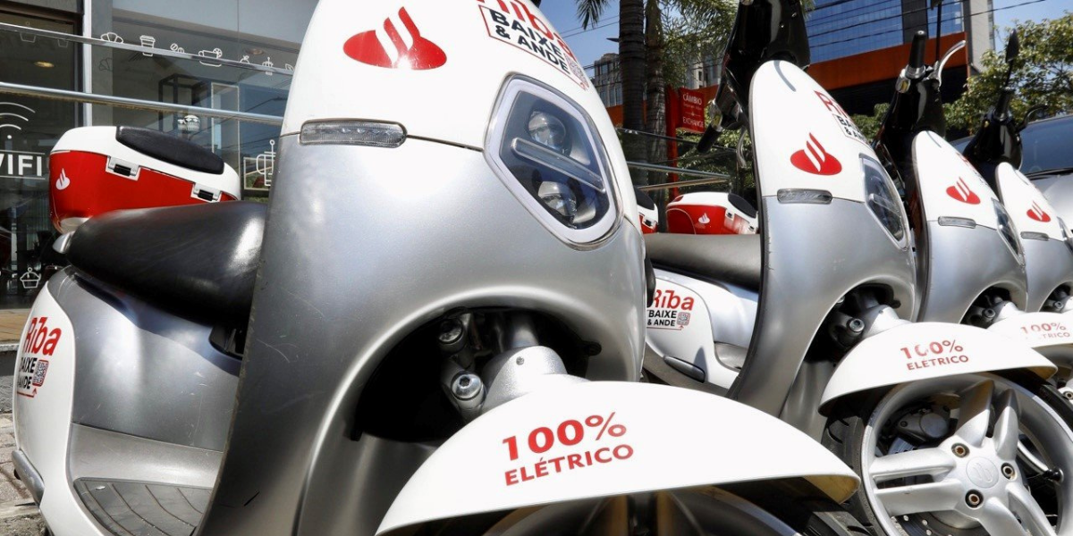 Santander apoia projeto de compartilhamento de motos elétricas em São Paulo