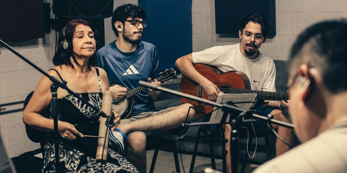 Grupo Maroaga se apresenta no Teatro da Instalação