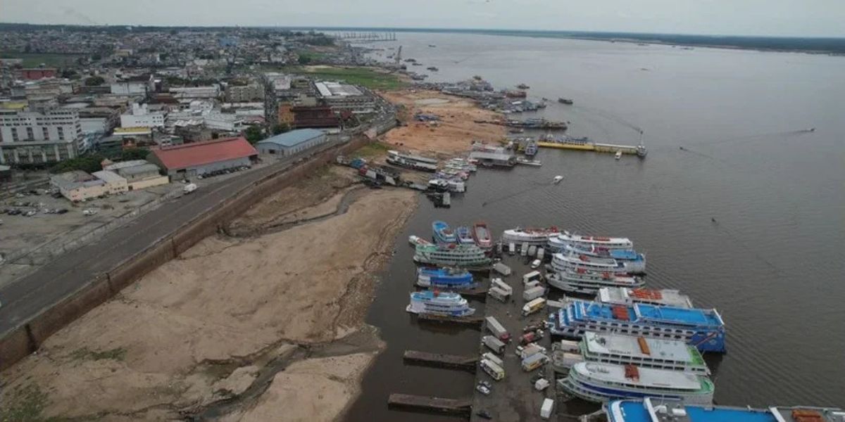 Rio Negro registra 21,45 m, com subidas médias diárias de 11 cm