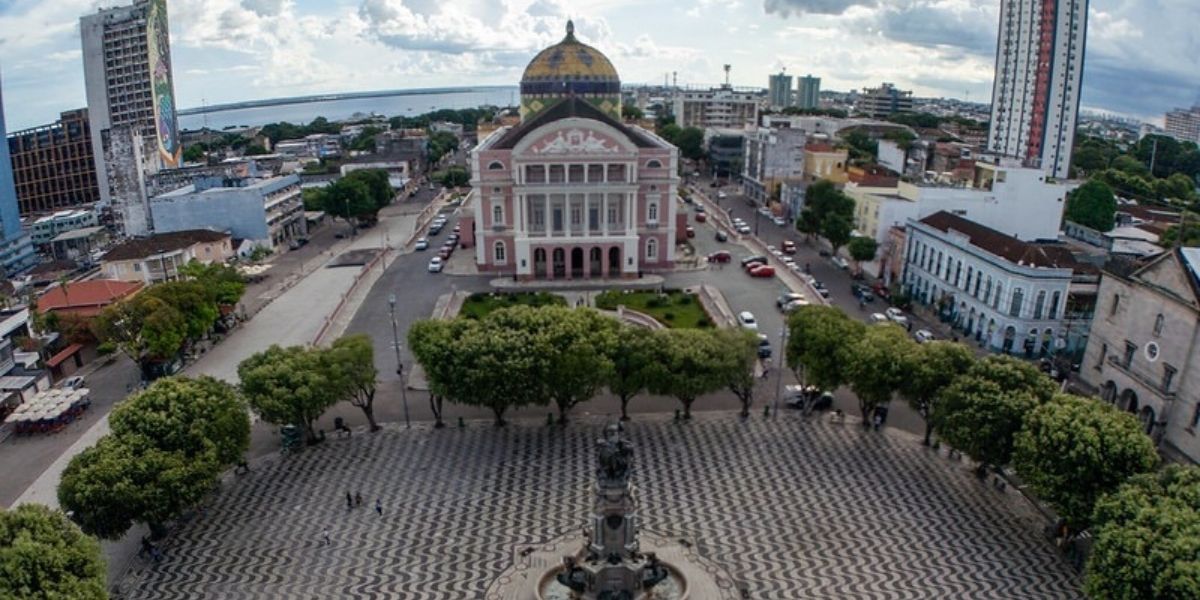Espetáculo ‘Natal da Vila Caminho’ celebra clima natalino com teatro, música e dança no Teatro Amazonas